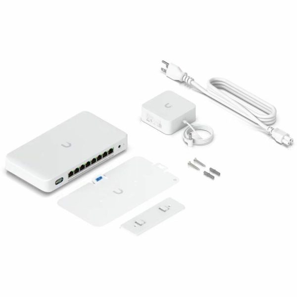 Compact PoE+ switch with (1) 10 GbE