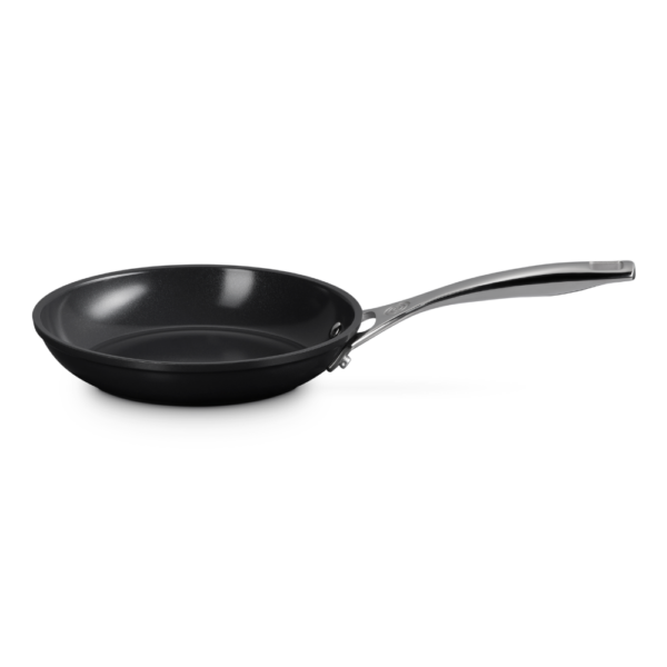 Le Creuset Essential Non-Stick Ceramic Frying Pan (5 Sizes)