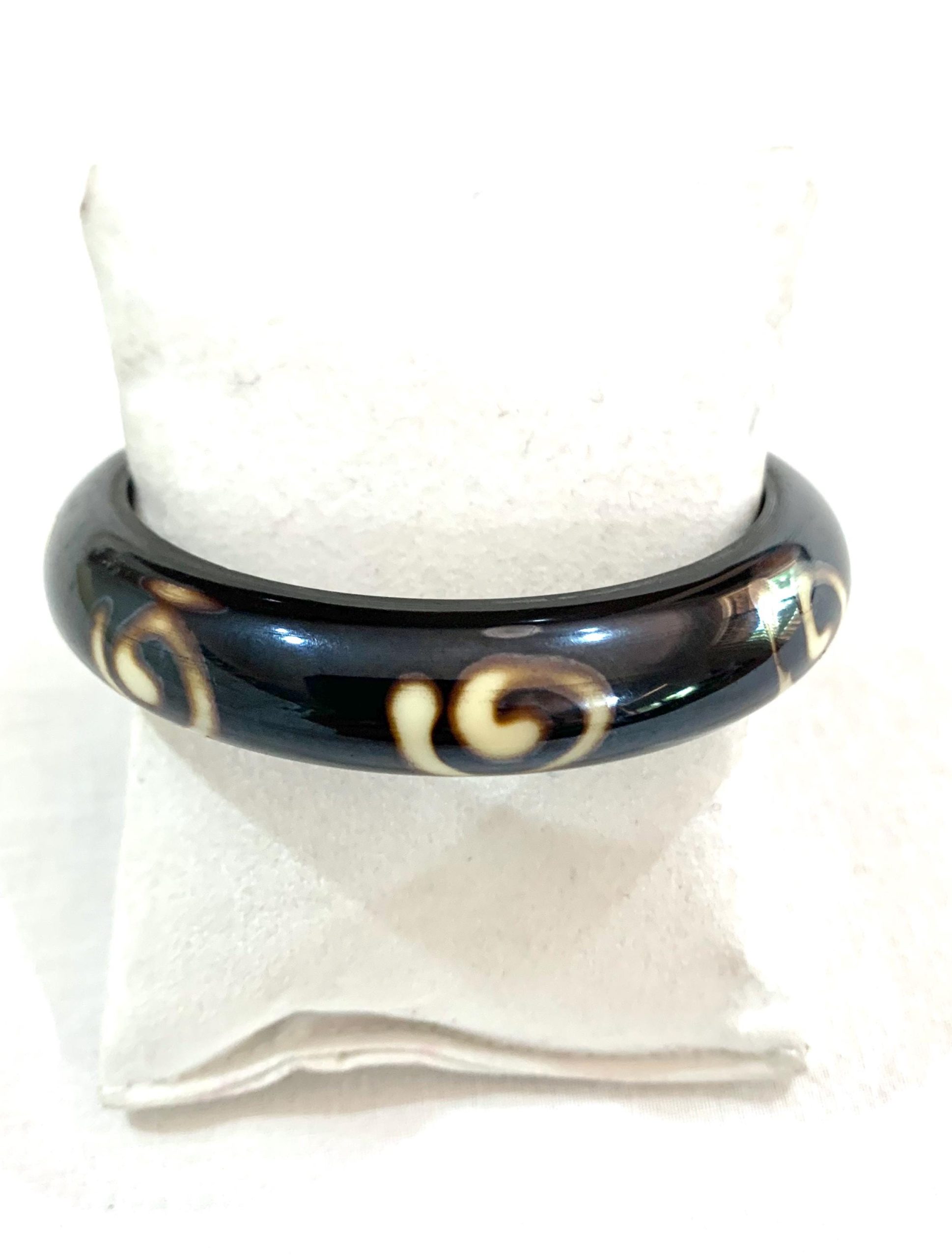 Set of 2 Bangle Swirl Natural Horn Pattern Bangles, Handcrafted Stackable Organic Bracelets, Tribal Polished Horn Jewellery. - Image 4