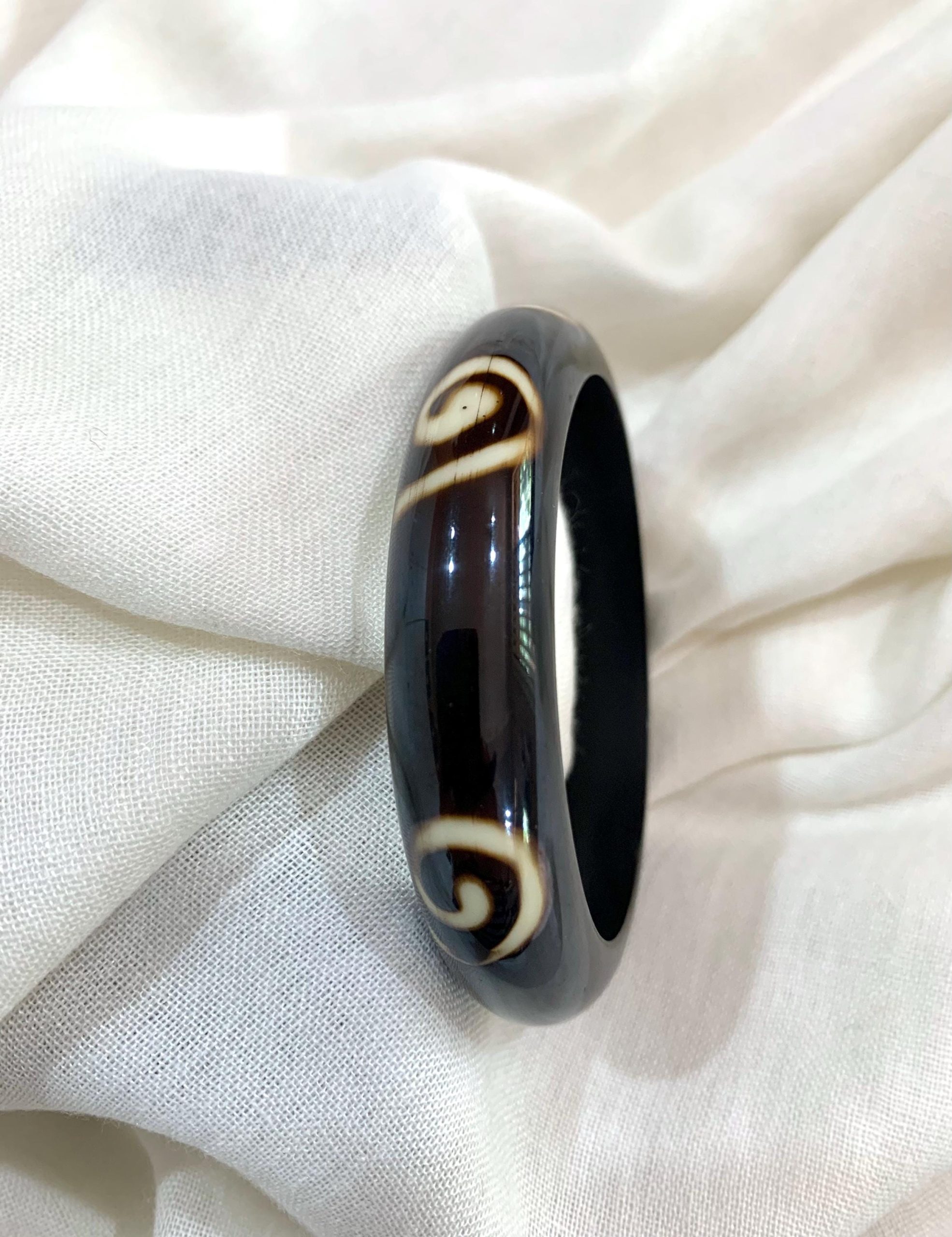 Set of 2 Bangle Swirl Natural Horn Pattern Bangles, Handcrafted Stackable Organic Bracelets, Tribal Polished Horn Jewellery. - Image 5